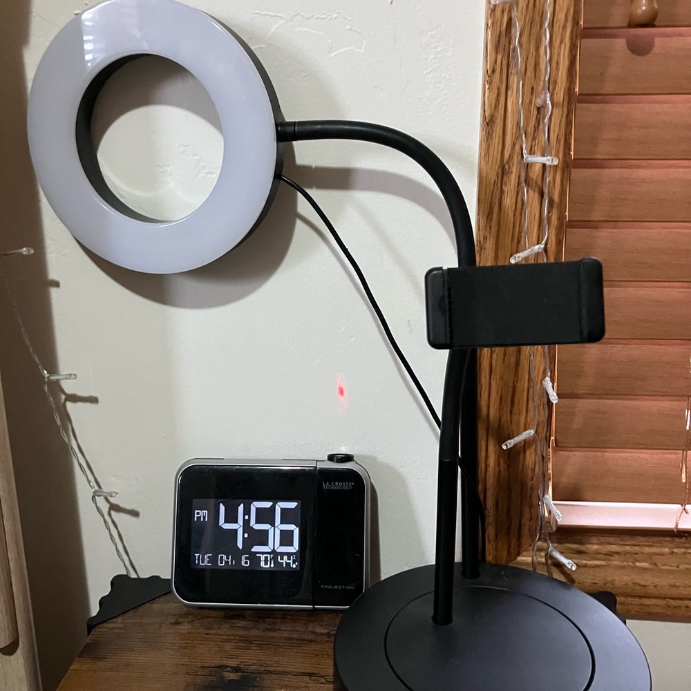 Ring lighting light